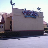 Photo taken at Popeyes Louisiana Kitchen by Jonathan K. on 8/30/2011