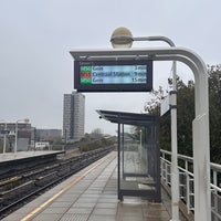 Photo taken at Metrostation Overamstel by Khalid W. on 11/5/2023