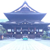 Photo taken at Zenkoji Temple by べけんや on 5/6/2017