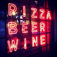 Photo prise au King of New York Pizzeria Pub par Andrew Z. le9/25/2012