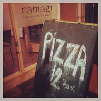 รูปภาพถ่ายที่ Ramagi Brick Oven Pizza โดย Phil D. เมื่อ 10/27/2013