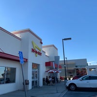 Photo taken at In-N-Out Burger by Stephanie on 11/19/2022