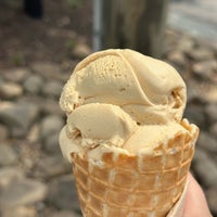 Photo taken at Morelli&amp;#39;s Gourmet Ice Cream by Desiree W. on 7/3/2023