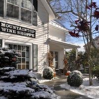 Снимок сделан в Mountaintop Wine Shoppe пользователем Mountaintop Wine Shoppe 2/16/2015