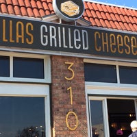 Снимок сделан в Dallas Grilled Cheese Co. пользователем Mark A. 2/8/2015