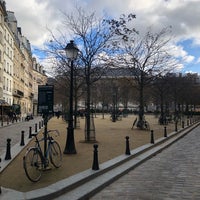 Photo taken at Place Dauphine by Paty M. on 11/18/2022