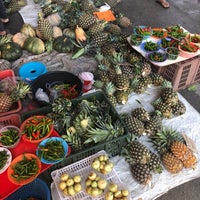 Photo taken at Sunday Market (Pasar Minggu Satok) by Rafaie A. on 7/28/2019
