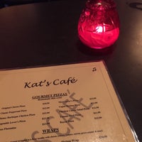 รูปภาพถ่ายที่ Kat&amp;#39;s Cafe โดย Christian K. เมื่อ 11/1/2015