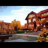 รูปภาพถ่ายที่ Sigma Phi Epsilon, Indiana Alpha โดย Tommy P. เมื่อ 1/9/2013