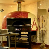 Foto diambil di Angelina&amp;#39;s Pizza oleh Douglass R. pada 3/22/2022