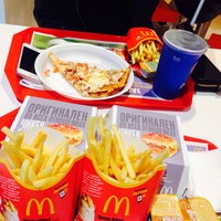 Photo taken at McDonald&amp;#39;s by Vika w. on 5/2/2016