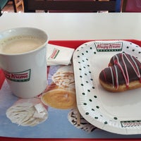 Photo taken at Krispy Kreme by Şahin Yıldırım™ on 5/9/2015