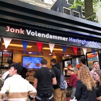 Photo taken at Jonk Volendammer Haringhandel by Kate Y. on 8/27/2022