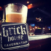 10/22/2012에 Ashley T.님이 Brick House Tavern + Tap에서 찍은 사진