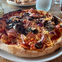 Photo taken at Bert&amp;#39;s Pizza &amp;amp; Gelato by Matthew P. on 6/25/2022