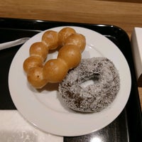Photo taken at Mister Donut by マルコ 道. on 6/22/2022