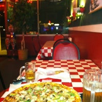 Photo prise au Santeramo&amp;#39;s Pizza &amp;amp; Italian Restaurant par Diena R. le12/7/2012