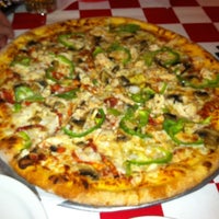 Снимок сделан в Santeramo&amp;#39;s Pizza &amp;amp; Italian Restaurant пользователем Diena R. 12/7/2012