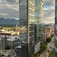 Foto diambil di Kimpton Hotel Monaco Salt Lake City oleh John E. pada 9/5/2023