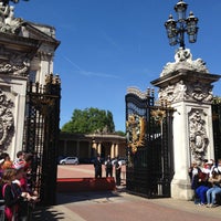 Foto scattata a Buckingham Palace da Greg B. il 6/4/2013