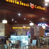 Photo taken at Gloria Jean&amp;#39;s Coffees by Yana G. on 5/17/2013