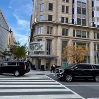 Photo taken at Saks OFF 5TH by Aorm J. on 10/26/2023