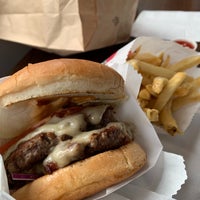 Foto tirada no(a) Fresh Burger por Rob L. em 10/19/2018