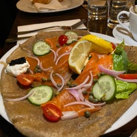 Foto tomada en Paris Crepes Cafe  por Rob L. el 1/4/2020