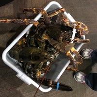 รูปภาพถ่ายที่ Fishman Lobster Clubhouse Restaurant 魚樂軒 โดย Rob L. เมื่อ 5/19/2017