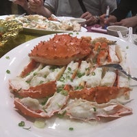 Foto diambil di Fishman Lobster Clubhouse Restaurant 魚樂軒 oleh Rob L. pada 5/19/2017