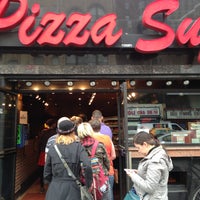รูปภาพถ่ายที่ New York Pizza Suprema โดย Lazaro F. เมื่อ 5/15/2013