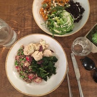 Photo taken at The Mae Deli by Deliciously Ella by Lieke v. on 6/17/2017