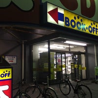 Photo taken at BOOKOFF 246川崎梶ヶ谷店 by Takeshi H. on 2/27/2016
