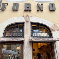 Photo taken at Forno Campo de&amp;#39; Fiori by Jeremiah J. on 6/23/2022