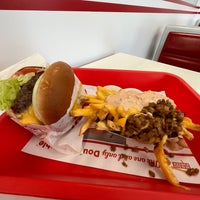 Photo taken at In-N-Out Burger by Jeremiah J. on 9/20/2022