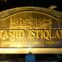 Photo taken at Taman Masjid Istiqlal by Dwiki S. on 7/31/2013