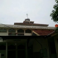 Foto diambil di Masjid Miftahul &amp;#39;Ulum SMP Negeri 179 oleh Dwiki S. pada 10/20/2012