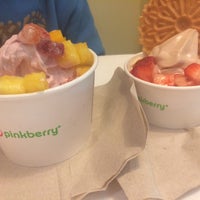 Photo taken at Pinkberry by Y-Vonn T. on 11/17/2017