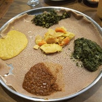 Снимок сделан в Ras Dashen Ethiopian Restaurant пользователем Kitty B. 11/19/2016