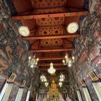 Photo taken at พระวิหาร วัดอรุณราชวราราม by Yücel on 3/18/2023