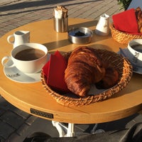 Photo taken at Léone Patisserie &amp;amp; Boulangerie by Orçun G. on 12/17/2016