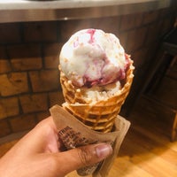 6/23/2019에 samantha l.님이 Jeni&amp;#39;s Splendid Ice Creams에서 찍은 사진