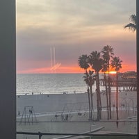 Foto tirada no(a) Loews Santa Monica Beach Hotel por Nancy J. em 2/17/2023