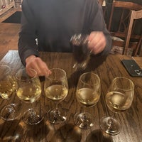 Foto tirada no(a) Five Vines Wine Bar por Nancy J. em 12/31/2021