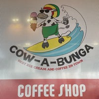 Foto tirada no(a) Cow-A-Bunga Ice Cream &amp;amp; Coffee por Nancy J. em 7/3/2022