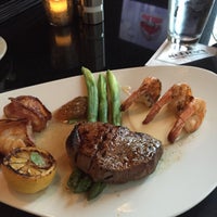 Photo taken at Morton&amp;#39;s The Steakhouse by Bella H. on 4/20/2015