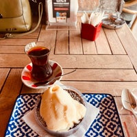 1/6/2024 tarihinde Gözde Nur A.ziyaretçi tarafından Şen Pastaneleri Cafe &amp;amp; Bistro'de çekilen fotoğraf