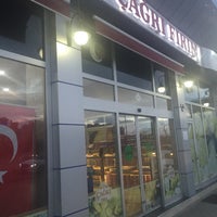 Foto diambil di Çağrı Fırın oleh Mücahit pada 2/6/2016