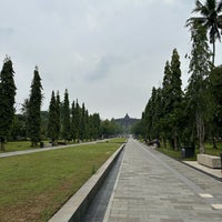 Foto diambil di Candi Borobudur oleh Jhonny H. pada 5/25/2024
