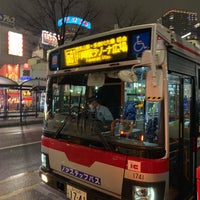 Photo taken at 五反田駅(東口)バス停 by たくやんぬ on 2/9/2019